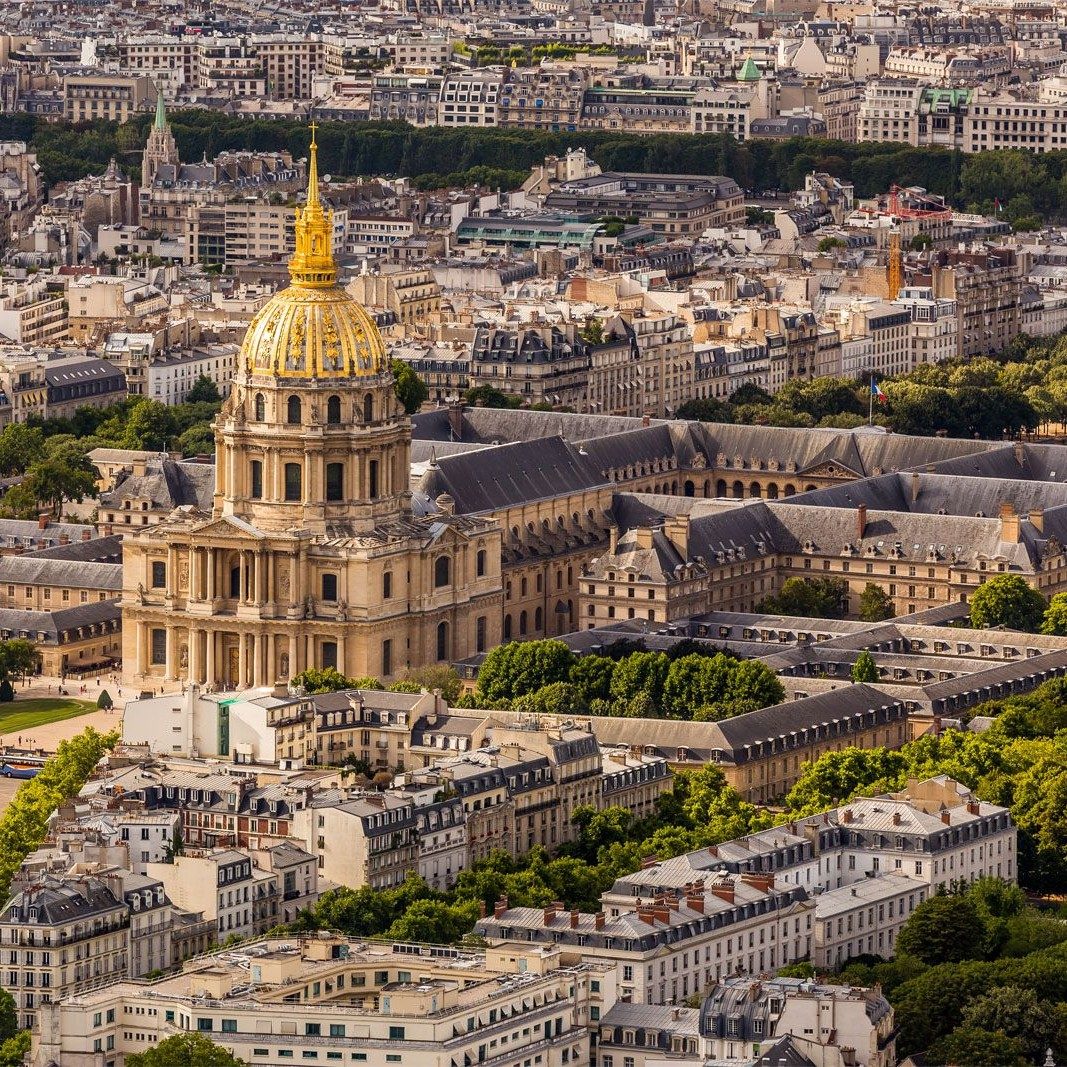 Paris: Guide to the City of Light