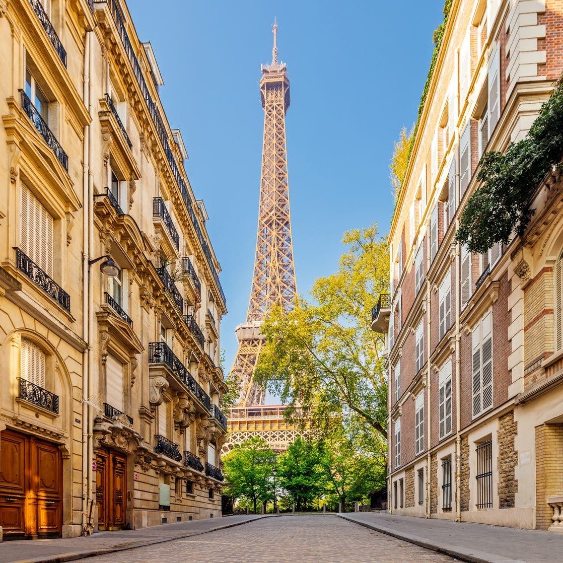 Paris: Guide to the City of Light