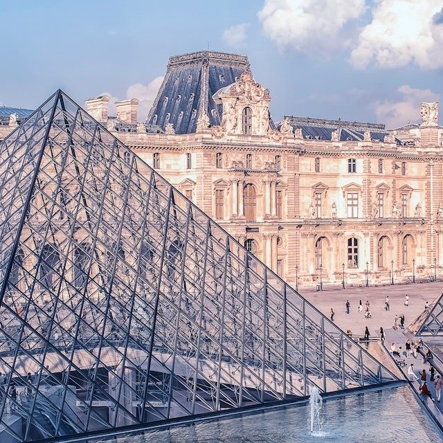 Paris: Guide to the City of Light