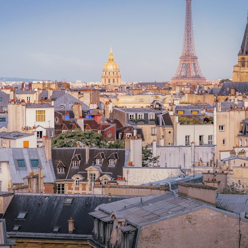 Paris: Guide to the City of Light