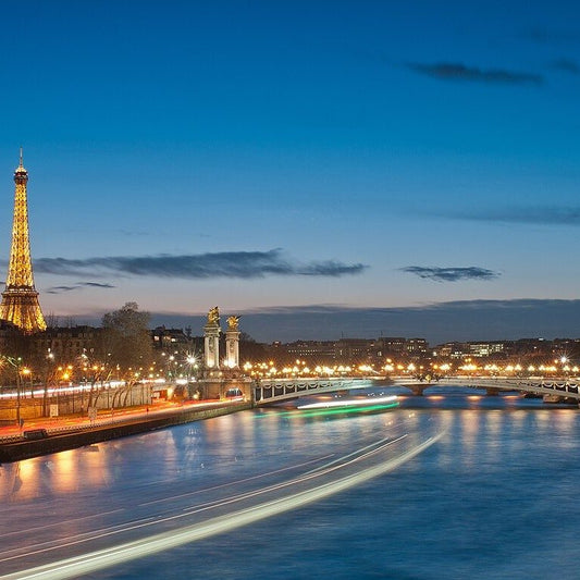 Paris: Guide to the City of Light