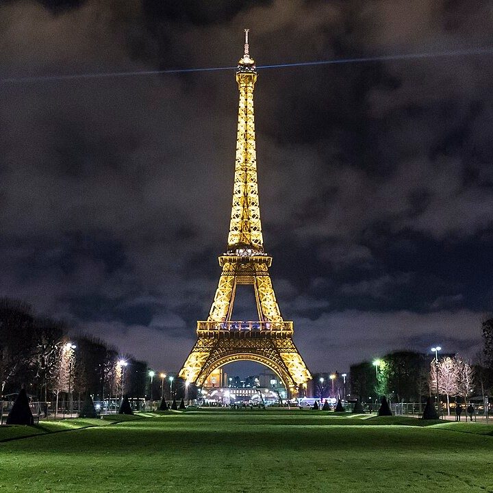 Paris: Guide to the City of Light