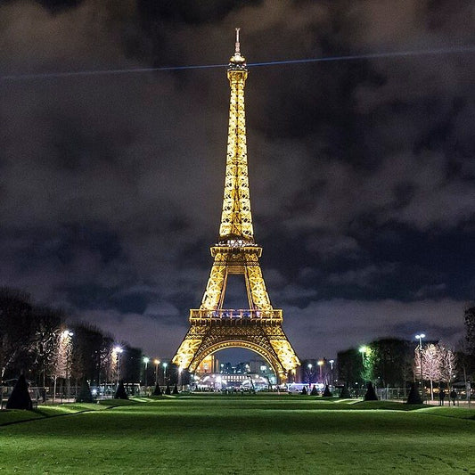 Paris: Guide to the City of Light